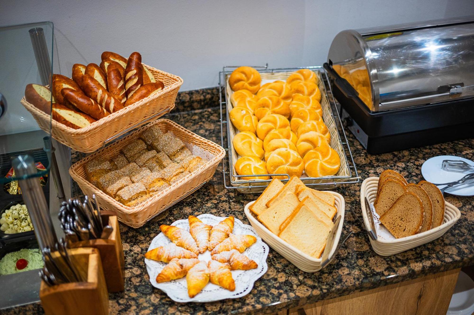 阿里昂机场酒店 施韦夏特 外观 照片